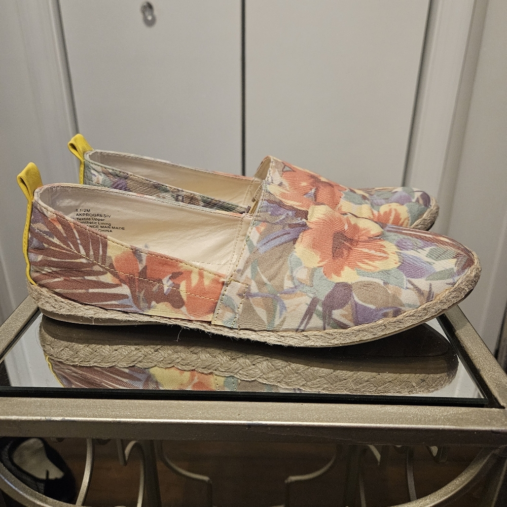 Anne Klien iFLEX, Vibrant Floral Slip-On Sneakers, size 8.5M - Picture 3 of 7